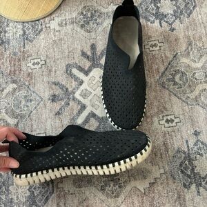 ISLE JACOBSEN HORNBAEK Women's Tulip Black Perforated Slip On Sneaker SZ39 (9US)